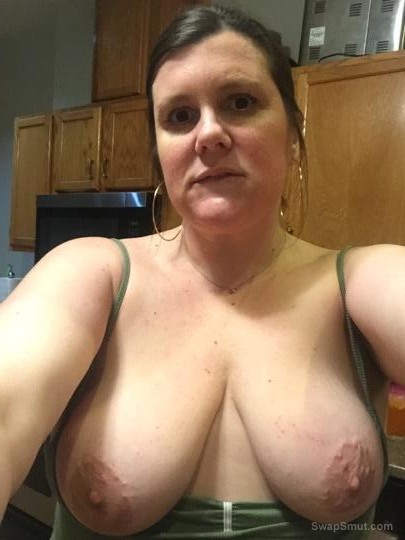 Amateur average girlfriend with great tits and nipples